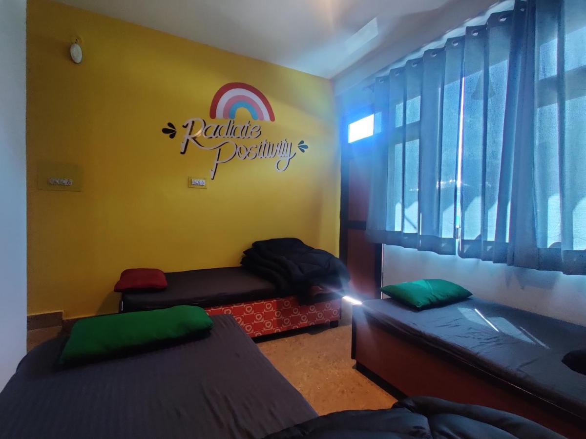 Nomads Hostel Tosh מראה חיצוני תמונה